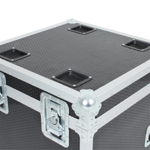 Flight case 60x60x60cm.